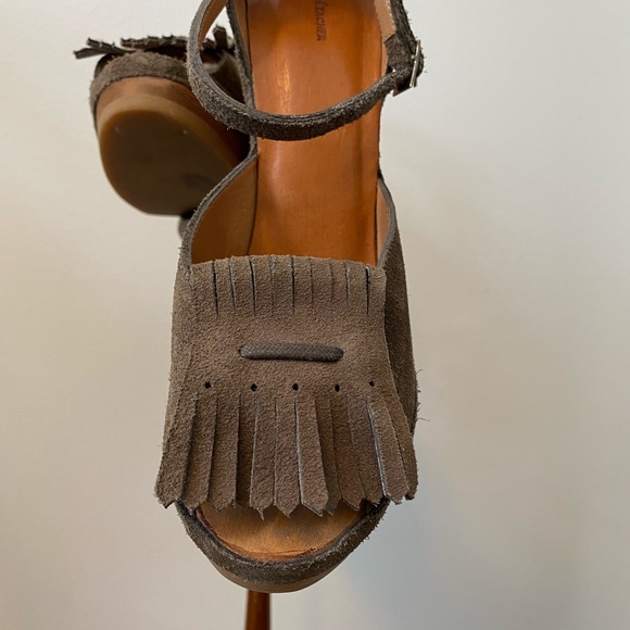 Suede clog platform sandals with fringe - Picture 6 of 8